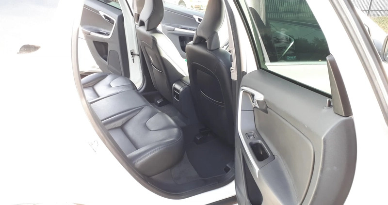 Volvo XC 60 cena 59999 przebieg: 231000, rok produkcji 2015 z Warszawa małe 301